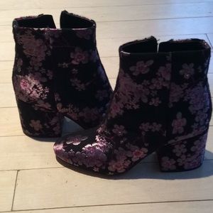 NWT Sam Edelman pink flowered heeled boots